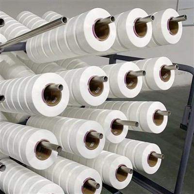 ما هي ميزات التهوية الخاصة التي توفرها خيوط سباندكس في معدات الجري؟